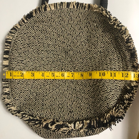 Certified vegan round woven straw tote - Picture 10 of 12